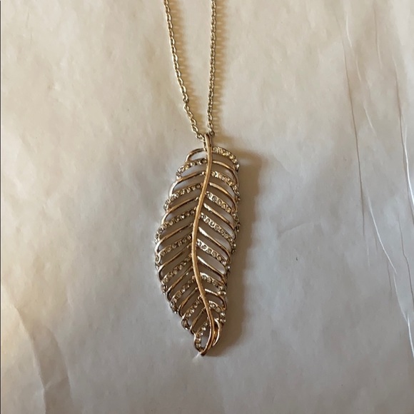 Jewelry - Gold feather necklace